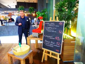 Krzysztof Rutkowski w warszawskiej restauracji Pini udzielił wywiadu czołowym, amerykańskim gazetom.