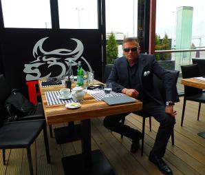 Krzysztof Rutkowski w warszawskiej restauracji Pini udzielił wywiadu czołowym, amerykańskim gazetom.