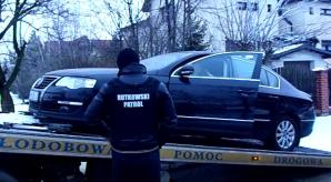 [VIDEO] Ludzie Rutkowskiego przejęli samochód należący do zmarłego księdza Waldemara Irka. Skuteczne działania wstrzymały destrukcyjne, prawne roszczenia siostrzenicy księdza