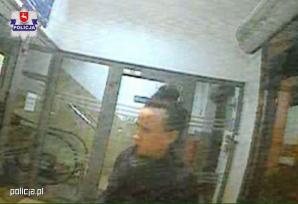 Kto rozpoznaje kobietę? Wypłacała pieniądze pochodzące z przestępstwa! 