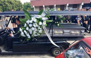 Niebo zapłakało nad grobem Piotra Wieteski. Setki osób wzięło udział w pogrzebie 19-latka