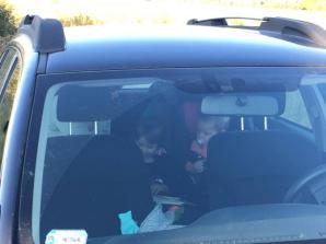 [VIDEO] Ekipa Rutkowskiego pomogła odzyskać wczoraj 2 dzieci ukrywanych w Gdańsku przed matką przez mściwego ojca. Policja, którą ojciec chciał wykorzystać do pomocy, zezwoliła na wyjazd matki i dzieci w asyście radiowozu Rutkowskiego