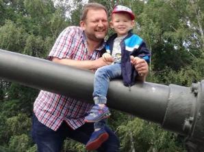 Rutkowski przerzuca wszystkie siły by dopaść Artura Guhl. To on przetrzymuje bezprawnie od 4 miesięcy 4 letniego Adriana i chowa się w różnych miejscach w Europie. Początek akcji z Policją Niemiecką!