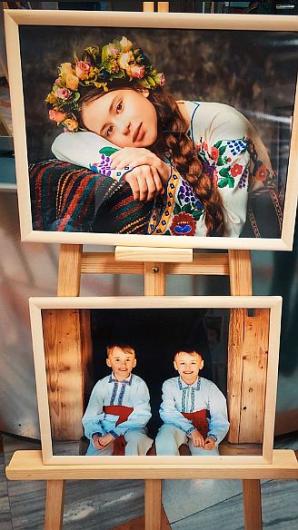 Z okazji Dnia Obrońców Ukrainy w Ambasadzie w Warszawie odbyła się prezentacja projektu ETNO Photo Session PL/UA