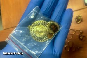 [VIDEO] Okradli seniorkę na 36 tysięcy zł. zatrzymani przez policjantów już zostali aresztowani