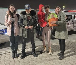 [VIDEO] Rutkowski wrócił z objętej wojną Ukrainy. Wraz z żoną Mają, która uruchamia projekt humanitarny, przywieźli 30 uchodźców. Oboje zapowiadają ponowny wyjazd