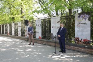 Ukraina. Wojna w Europie– wystawa plenerowa ukraińskiego IPN w Muzeum Łazienki Królewskie. Wystawa będzie prezentowana m.in. w miastach Berlin, Bamberg i Frankfurt, Bruksela