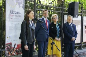 Ukraina. Wojna w Europie– wystawa plenerowa ukraińskiego IPN w Muzeum Łazienki Królewskie. Wystawa będzie prezentowana m.in. w miastach Berlin, Bamberg i Frankfurt, Bruksela