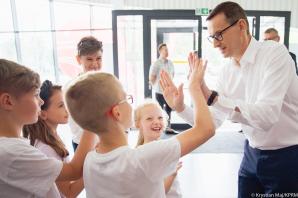 [VIDEO] Premier w Raszynie: rozpoczynamy wielki program budowy wielofunkcyjnych hal łukowych