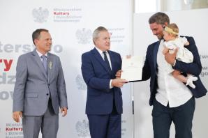 XXI edycja programu stypendialnego „Gaude Polonia” rozstrzygnięta! We wszystkich dotychczasowych edycjach „Gaude Polonia” przyznano 864 stypendiów dla twórców z 14 państw: Albanii, Armenii, Białorusi, Bułgarii, Gruzji, Kazachstanu, Macedonii, Mołdawii