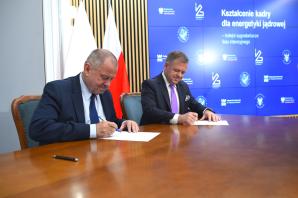 Biznes i nauka łączą siły przy budowie małego atomu