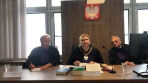 [VIDEO] TOGI BEZ SUMIEŃ: Psychicznie chory ojciec uprowadził 6-latkę ze Śląska do Gdyni w marcu. Sędzia Iwona Jakubczyk z Sosnowca bezradna i jeszcze okłamuje dziennikarza!