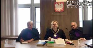 [VIDEO] Zawiadomienie o popełnieniu przestępstwa przez kierownik sekretariatu III Wydziału Cywilnego Sądu Okręgowego w Sosnowcu Aleksandrę Gajdę składa dziś w Prokuraturze nasz Redaktor Naczelny. Kłamiąc chciała zaszkodzić matce walczącej o powrót córeczki