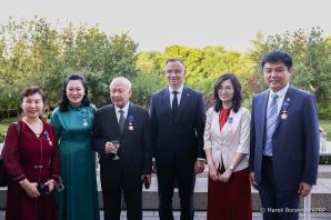 [VIDEO] Pekin. Odznaczenia za zasługi dla współpracy polsko–chińskiej