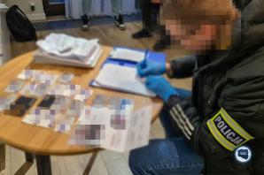 [VIDEO] Zatrzymanie podejrzanego na podstawie Europejskiego Nakazu Aresztowania i zabezpieczone 20 milionów złotych - działania CBZC umożliwiły rozbicie kolejnej grupy przestępczej