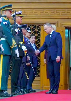 [VIDEO] Prezydent z Małżonką rozpoczęli wizytę w Republice Korei