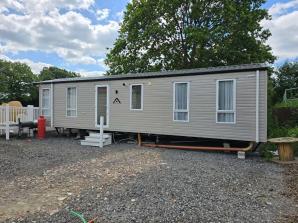 [VIDEO] Caravan mieszkalny o wartości 50 tys. funtów należący do Polaków zniknął z działki obok lotniska Gatwick k. Londynu. Wiesz gdzie jest? Dzwoń na numer alarmowy Biura Rutkowski + 48 600 007 007 ! - cz.1