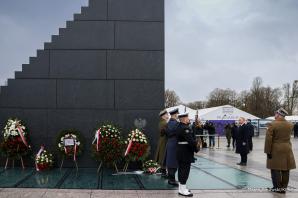 [VIDEO] Hołd dla ofiar katastrofy smoleńskiej