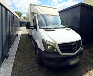 [VIDEO] Policjanci zlikwidowali dziuplę samochodową oraz odzyskali 4 mercedesy, kampera oraz elementy skradzionego porsche