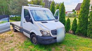 [VIDEO] Policjanci zlikwidowali dziuplę samochodową oraz odzyskali 4 mercedesy, kampera oraz elementy skradzionego porsche