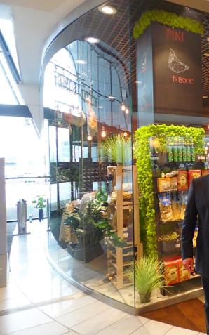 Krzysztof Rutkowski w warszawskiej restauracji Pini udzielił wywiadu czołowym, amerykańskim gazetom.