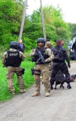 Grupa przestępcza obracająca lewym tytoniem i narkotykami rozbita