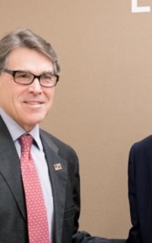 [VIDEO]: Szwajcaria: Davos: Premier Mateusz Morawiecki spotkał się z sekretarzem USA ds. energii