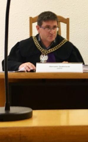 [VIDEO] Wielki triumf Rutkowskiego! 13-letnia Serena, która uciekła z Wielkiej Brytanii pod kanałem La Manche do mamy w Polsce, pozostaje legalne w naszym kraju!