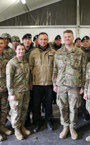 [VIDEO] Chcę naszym żołnierzom i Waszym towarzyszom broni, żołnierzom Stanów Zjednoczonych z całego serca podziękować za służbę dla Waszych ojczyzn, ale także dla światowego bezpieczeństwa 