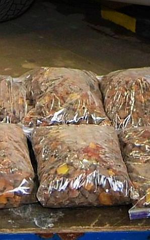 Na granicy w Medyce celnicy udaremnili przemyt bursztynu w luksusowym aucie
