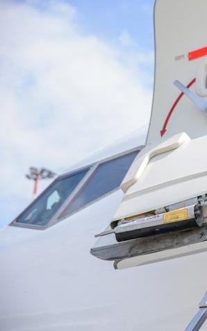 Dwóch ukraińskich pasażerów urządziło sobie piknik w samolocie