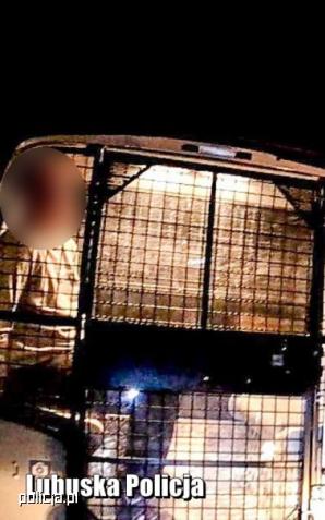 [VIDEO] Skuteczny pościg policjantów za poszukiwanym trzema listami gończymi nagrała kamera nasobna