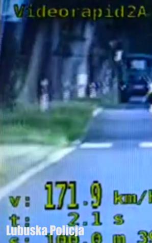 [VIDEO] Niebezpieczne wyprzedzanie i ogromna prędkość. Sąd orzekł maksymalną karę