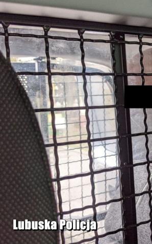 [VIDEO] Zuchwała kradzież samochodu zarejestrowana przez kamerę monitoringu