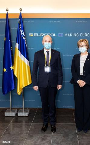 Komendant główny policji w Hadze na spotkaniu z szefami policji europejskich. Uczestniczył także w bezpośrednich rozmowach z Kierownictwem Policji Estonii, Litwy oraz Islandii