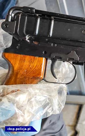 [VIDEO] Zlikwidowany magazyn broni. Członkowie grupy przestępczej zajmowali się przemytem broni do Szwecji