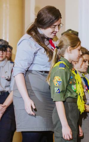 [VIDEO] Premier przyjął od harcerzy Betlejemskie Światło Pokoju. Światło będzie przekazane dalej na wschód: do Litwy, Ukrainy i Białorusi, na zachód - do Niemiec, a także na północ – do Szwecji