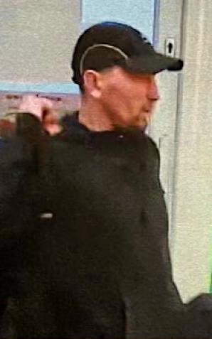 [VIDEO] BIURO RUTKOWSKI: To on nożem niszczy samochody turystom w Świnoujściu! Rozpoznajesz go? Nie zbliżaj, się - alarmuj!