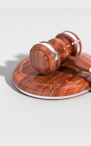 Ósmy akt oskarżenia w śledztwie dotyczącym wyłudzania nieruchomości