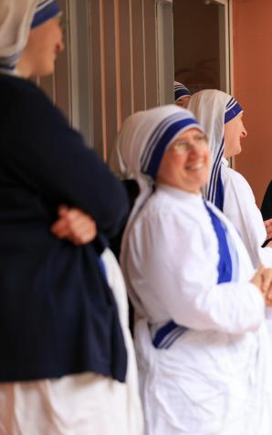 Tirana. Małżonka Prezydenta z wizytą u Sióstr Misjonarek Miłości