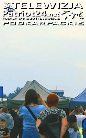 [VIDEO] Pokazy lotnicze w Mielcu z udziałem policyjnego BLACK HAWKA