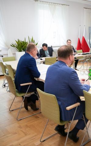 Minister Robert Telus z unijnym komisarzem ds. handlu o imporcie z Ukrainy