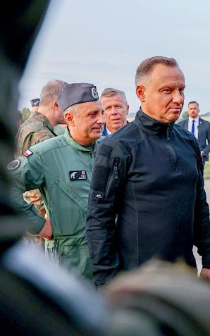 O bezpieczeństwie Polski z udziałem śmigłowców Prezydent RP w Bazie Lotniczej w Inowrocławiu