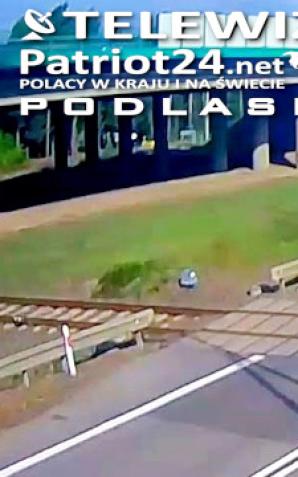 [VIDEO] Osobówką przetrącił szlaban na przejeździe w Kołakach Kościelnych!