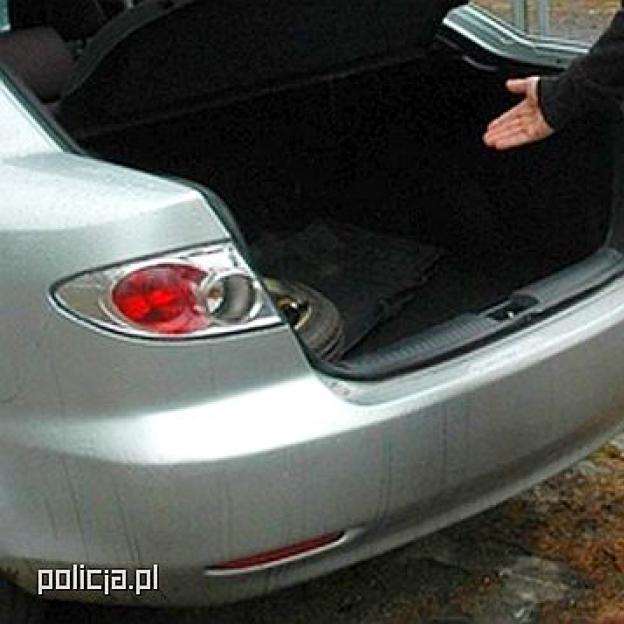 Kamienna Góra: Zadzwonił z bagażnika i powiedział, że nie wie gdzie go wiozą