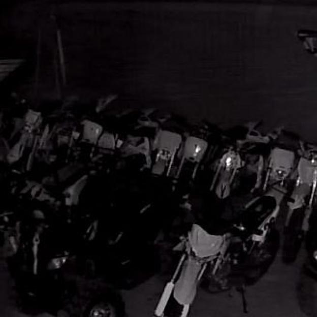 [VIDEO] UWAGA! Biuro Rutkowski ostrzega przed złodziejem grasującym w okolicach Radomia! Rozpoznajesz go? Dzwoń! 600 007 007