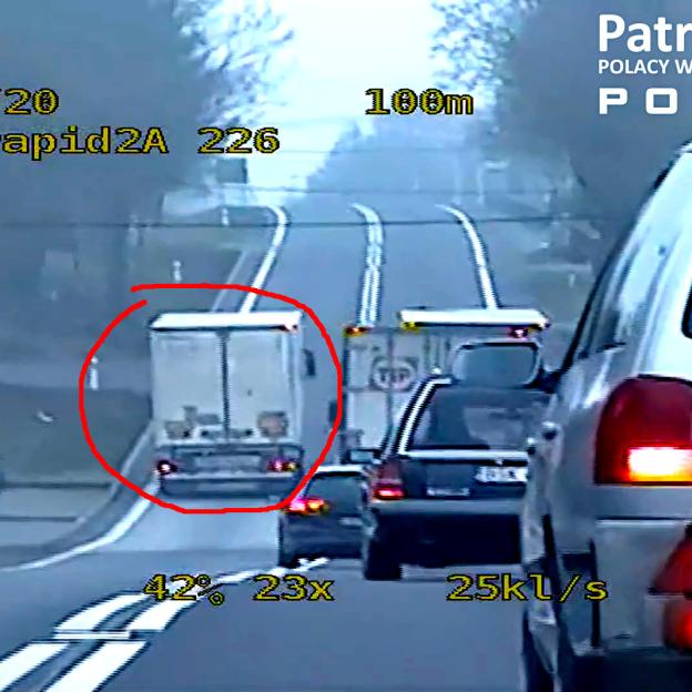 [VIDEO] Niebezpieczne wyprzedzanie w kamerze podlaskiego Speedu. Kierowcą TIRa okazał się 28 letni obywatel Ukrainy