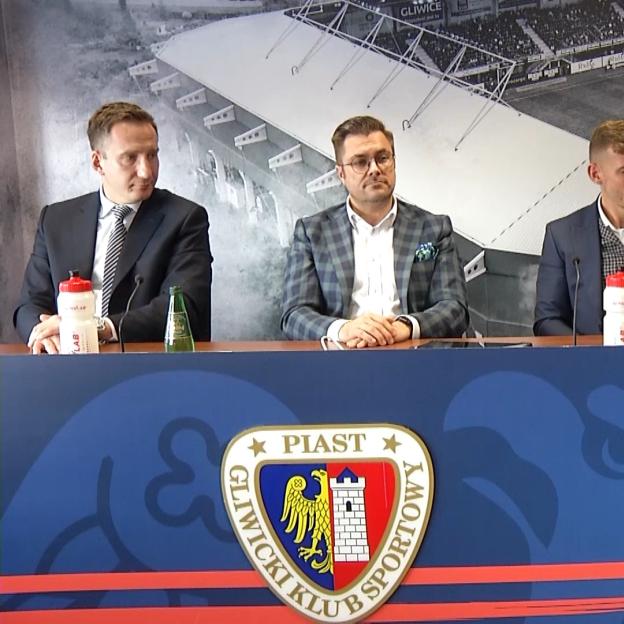 [VIDEO] Klub piłkarski Piast Gliwice rusza z pilotażem mobilnych badań USG podczas meczów i treningów. Z wypracowanych standardów medycznych mają docelowo skorzystać również inne kluby Ekstraklasy. Są implementowane m.in. w Holandii, Niemczech, Szwajcarii