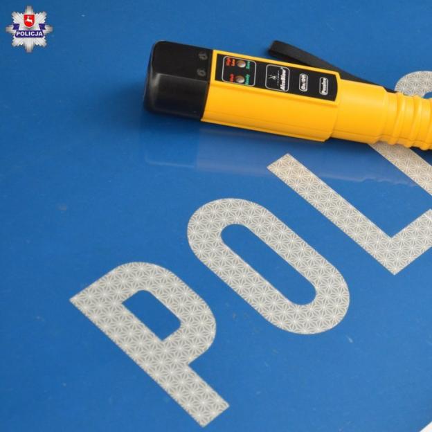 Byli w rowie, poprosili policjantów o pomoc