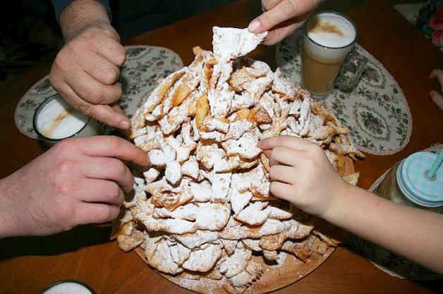 Kruche faworki elementem ostatnich dni Karnawału!